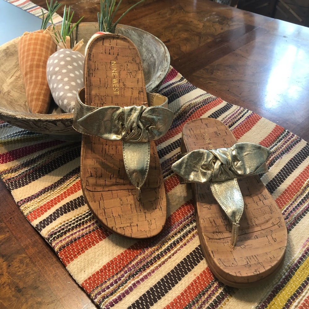 😊😊😊Nine West🔥Almost new, never worn outside. Metallic gold sandals.😊😊😊